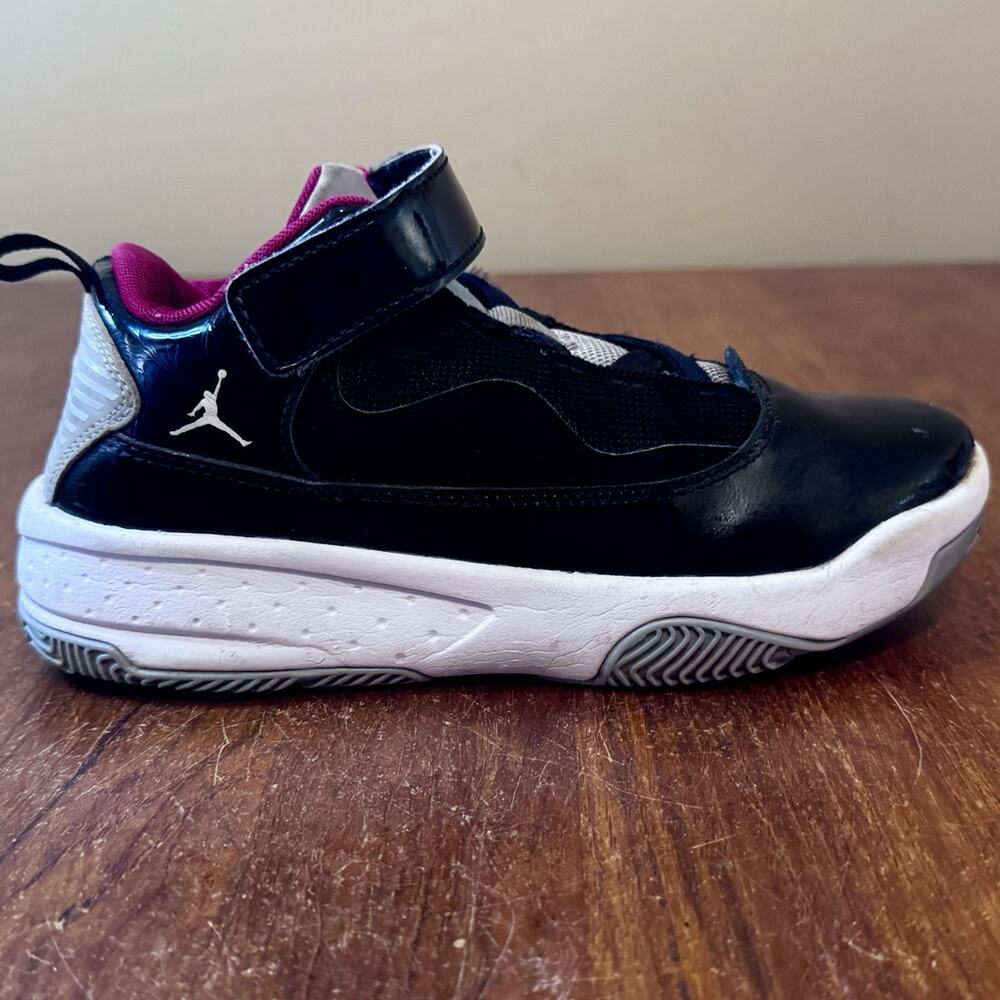 Nike Air Jordan Youth 2.5Y Black Red Hook Loop Sneakers CN8095-006